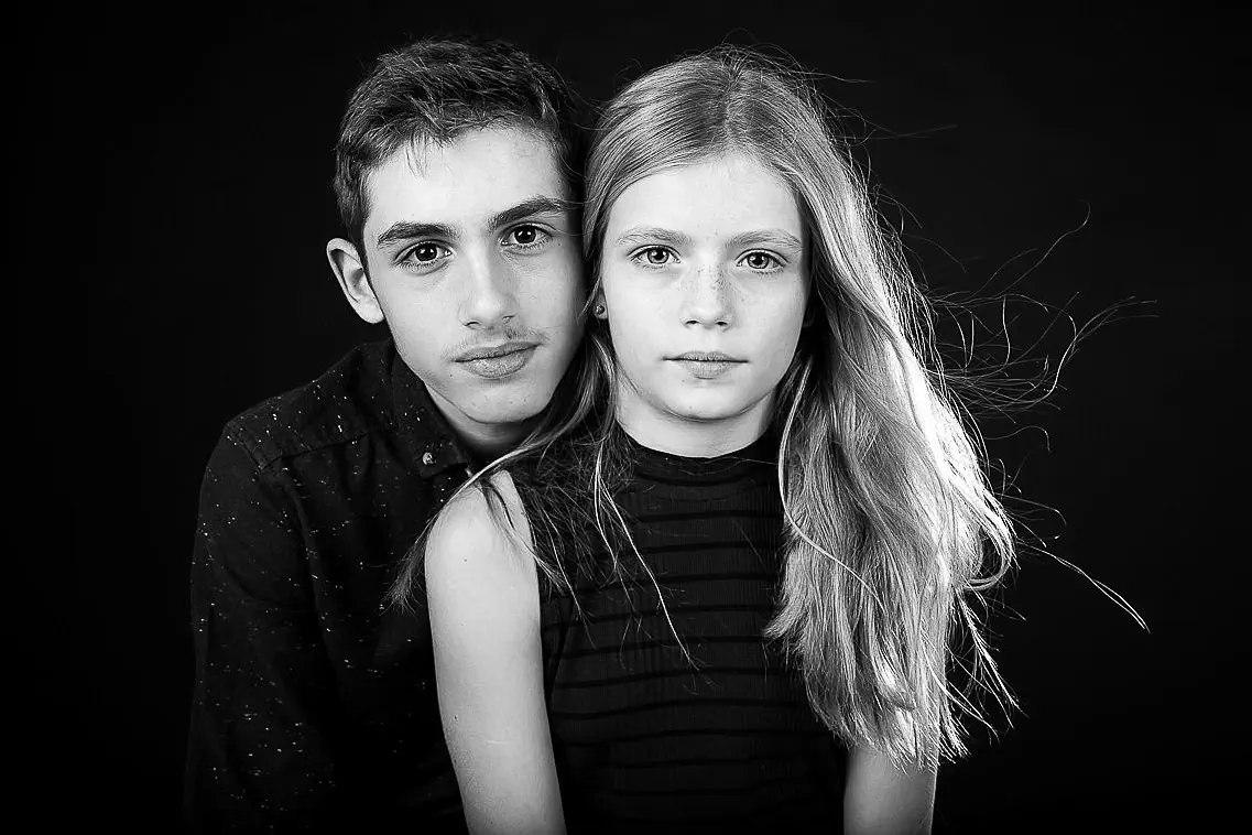 portrait-famille-enfant-noir-blanc-agnes-colombo-photographe-paris-1