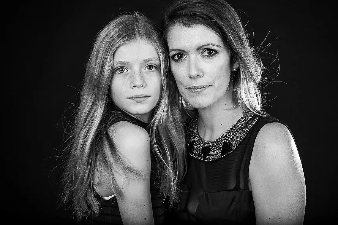 portrait-famille-enfant-noir-blanc-agnes-colombo-photographe-paris-4