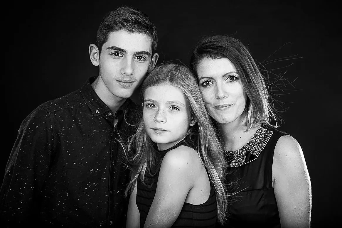 portrait-famille-enfant-noir-blanc-agnes-colombo-photographe-paris-7
