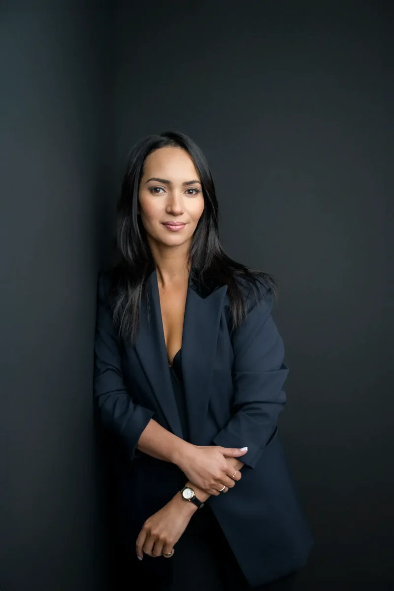 portrait-professionnel-moderne-femme-agnes-colombo-photographe-paris