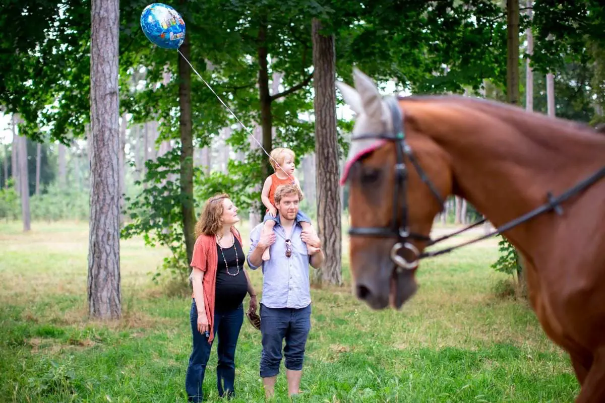 photographe-grossesse-famille-puteaux-cheval-agnes-colombo-photographe-paris