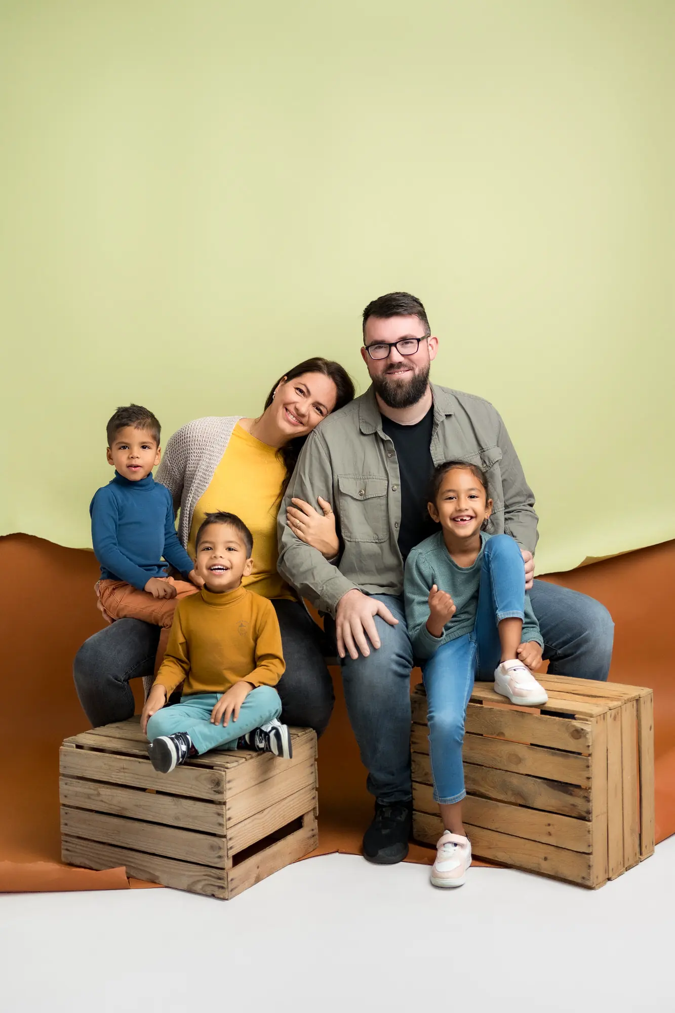 photo-famille-recomposee-studio-agnes-colombo-photographe-paris