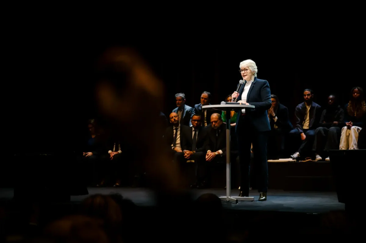 Photographe institutionnel Paris, discours d'Isabelle Rome, Magistrate et ancienne ministre française déléguée chargée de l'Égalité entre les femmes et les hommes et de la Lutte contre les discriminations